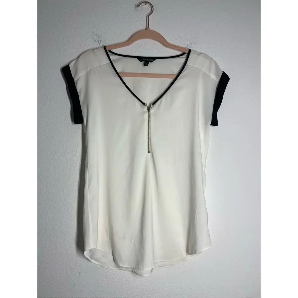 MED White withĀ Black trim ExpressāPortifino Top Size XS /āTP